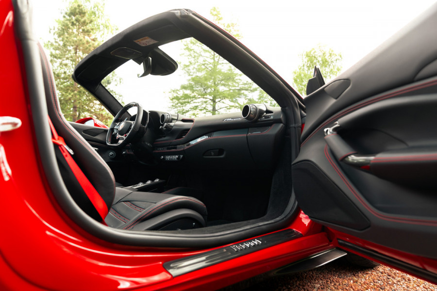 Ferrari F8 Spider 3.9 V8 HELE | Carbon | Lift | Passenger Display | Orig. NL |