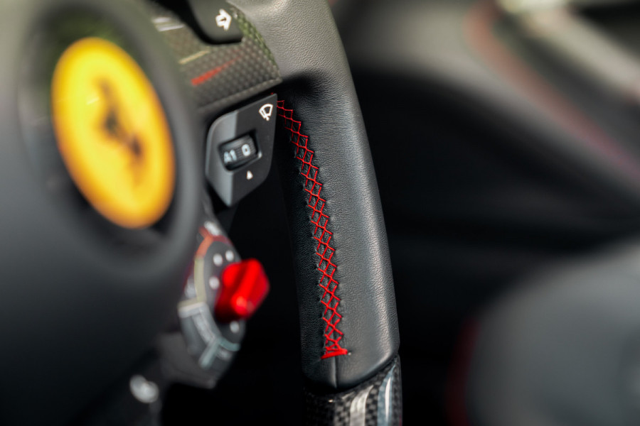 Ferrari F8 Spider 3.9 V8 HELE | Carbon | Lift | Passenger Display | Orig. NL |