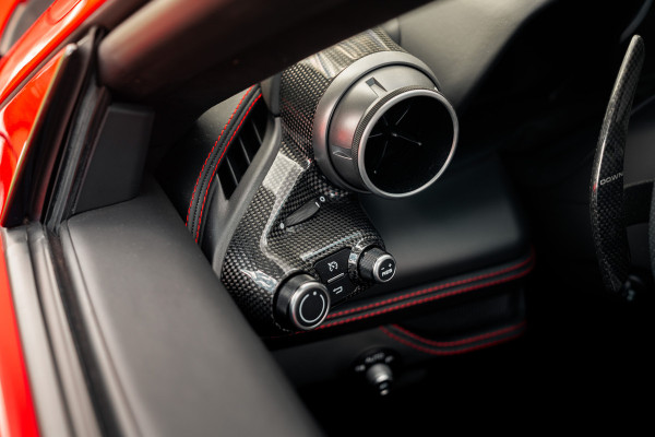 Ferrari F8 Spider 3.9 V8 HELE | Carbon | Lift | Passenger Display | Orig. NL |
