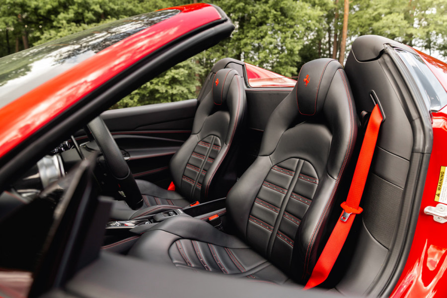 Ferrari F8 Spider 3.9 V8 HELE | Carbon | Lift | Passenger Display | Orig. NL |