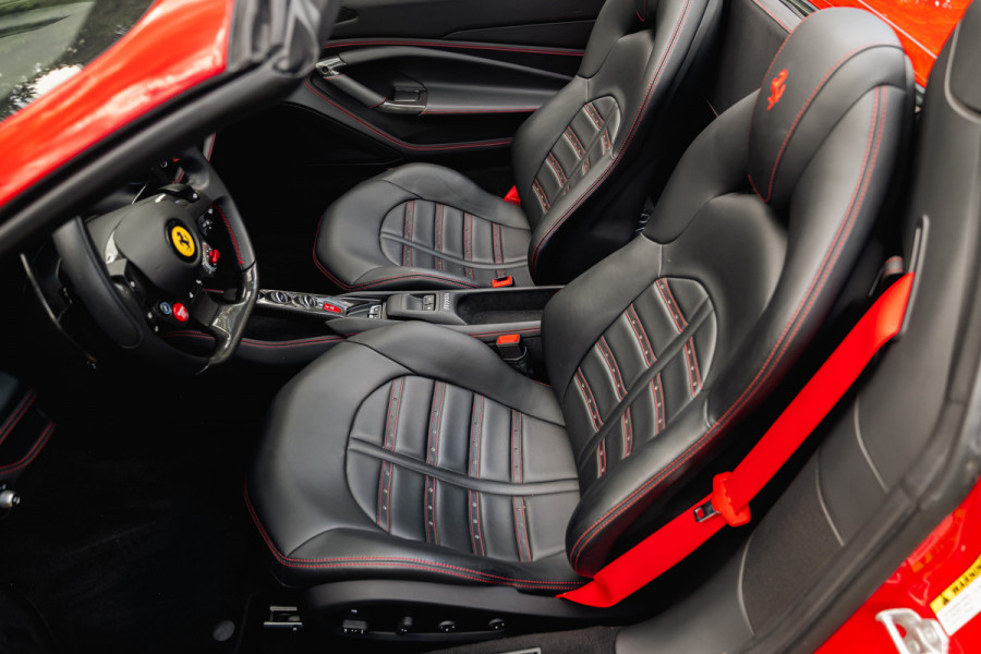 Ferrari F8 Spider 3.9 V8 HELE | Carbon | Lift | Passenger Display | Orig. NL |