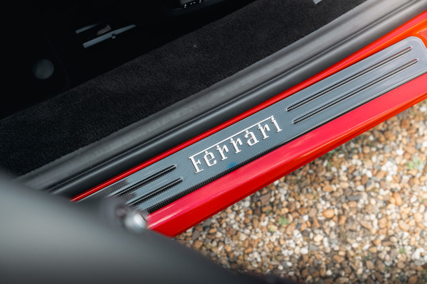 Ferrari F8 Spider 3.9 V8 HELE | Carbon | Lift | Passenger Display | Orig. NL |
