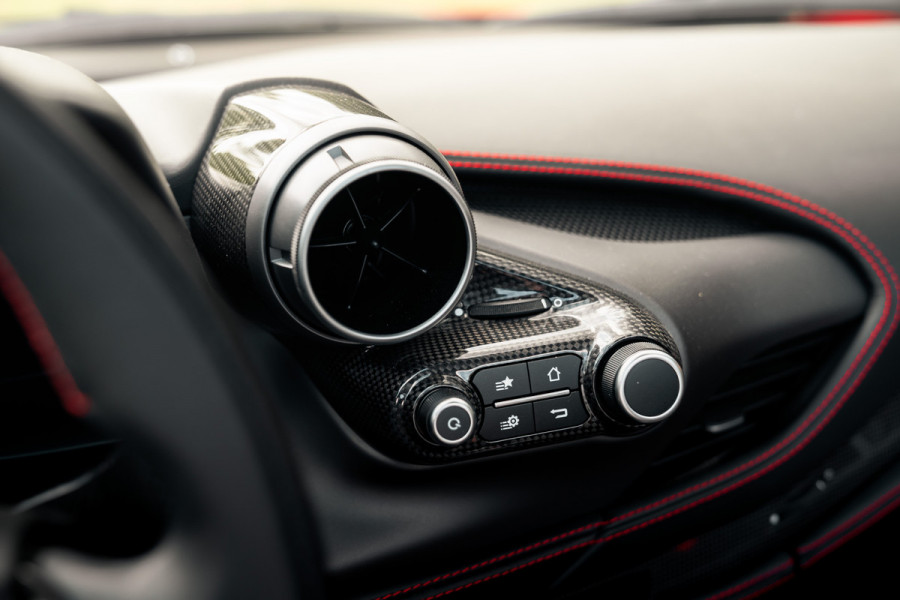 Ferrari F8 Spider 3.9 V8 HELE | Carbon | Lift | Passenger Display | Orig. NL |