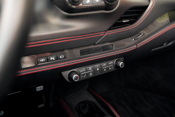 Ferrari F8 Spider 3.9 V8 HELE | Carbon | Lift | Passenger Display | Orig. NL |