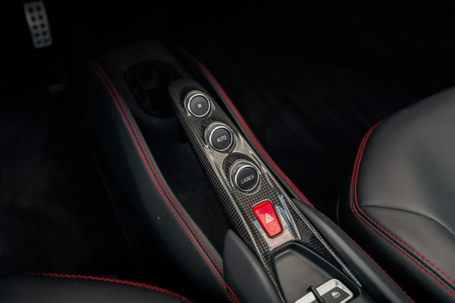 Ferrari F8 Spider 3.9 V8 HELE | Carbon | Lift | Passenger Display | Orig. NL |