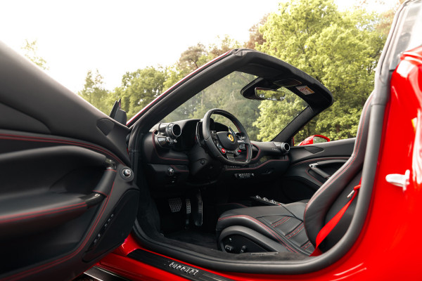 Ferrari F8 Spider 3.9 V8 HELE | Carbon | Lift | Passenger Display | Orig. NL |