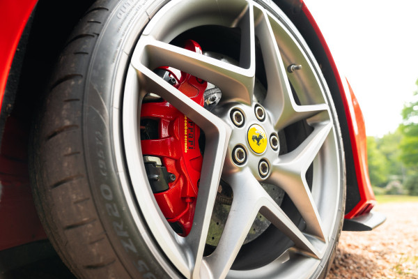 Ferrari F8 Spider 3.9 V8 HELE | Carbon | Lift | Passenger Display | Orig. NL |