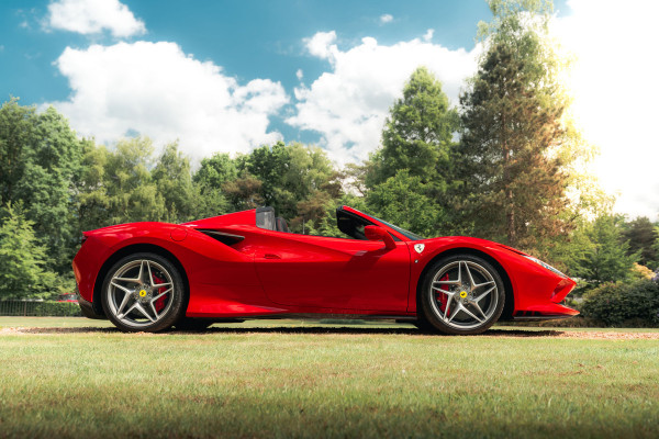 Ferrari F8 Spider 3.9 V8 HELE | Carbon | Lift | Passenger Display | Orig. NL |