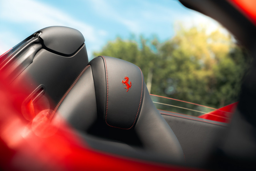 Ferrari F8 Spider 3.9 V8 HELE | Carbon | Lift | Passenger Display | Orig. NL |