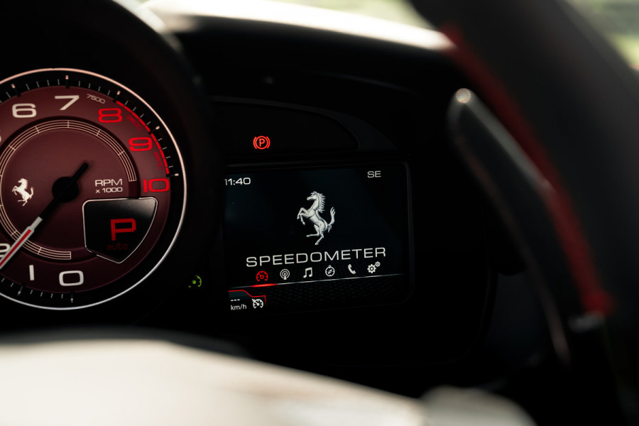 Ferrari F8 Spider 3.9 V8 HELE | Carbon | Lift | Passenger Display | Orig. NL |