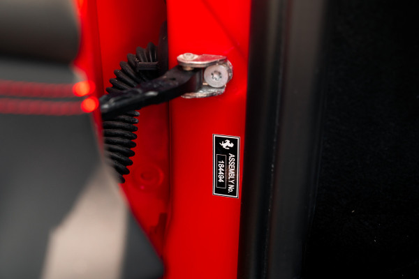 Ferrari F8 Spider 3.9 V8 HELE | Carbon | Lift | Passenger Display | Orig. NL |