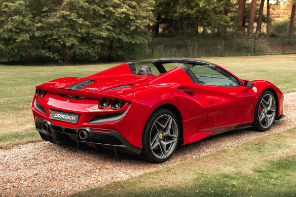Ferrari F8 Spider 3.9 V8 HELE | Carbon | Lift | Passenger Display | Orig. NL |