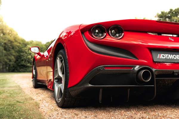 Ferrari F8 Spider 3.9 V8 HELE | Carbon | Lift | Passenger Display | Orig. NL |