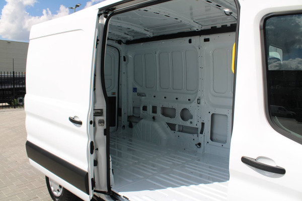 Ford Transit 350 2.0 TDCI L3H2 Trend 130pk - Cruise Control - DAB radio - Verwarmde Vooruit - Parkeersensoren - Rijklaar Ford Transit 350 2.0 TDCI L3H2 Trend 130pk - Cruise Control - DAB radio - Verwarmde Vooruit - Parkeersensoren - Rijklaar