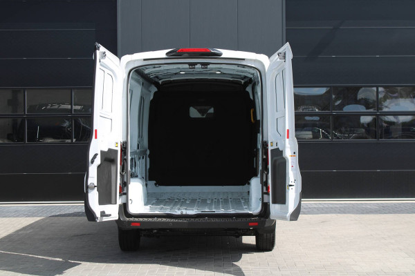 Ford Transit 350 2.0 TDCI L3H2 Trend 130pk - Cruise Control - DAB radio - Verwarmde Vooruit - Parkeersensoren - Rijklaar Ford Transit 350 2.0 TDCI L3H2 Trend 130pk - Cruise Control - DAB radio - Verwarmde Vooruit - Parkeersensoren - Rijklaar