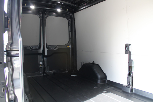Ford Transit 350 2.0 TDCI L3H2 Trend 130pk Trend - Carplay - Android - 360 Camera - Climate - Cruise - Parkeersensoren - Rijklaar Ford Transit 350 2.0 TDCI L3H2 Trend 130pk Trend - Carplay - Android - 360 Camera - Climate - Cruise - Parkeersensoren - Rijklaar