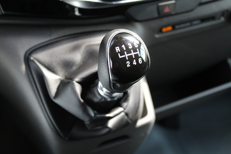 Ford Transit 350 2.0 TDCI L3H2 Trend 130pk Trend - Carplay - Android - 360 Camera - Climate - Cruise - Parkeersensoren - Rijklaar Ford Transit 350 2.0 TDCI L3H2 Trend 130pk Trend - Carplay - Android - 360 Camera - Climate - Cruise - Parkeersensoren - Rijklaar