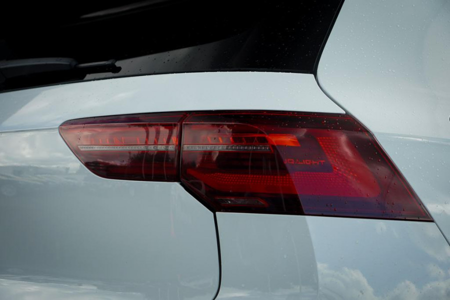 Volkswagen Golf 2.0 TSI R 4Motion / Pano / Akrapovic / DCC / Stoelklima