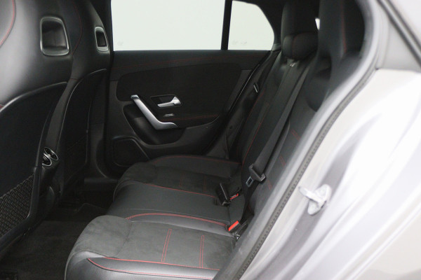 Mercedes-Benz CLA-Klasse Shooting Brake 180 Business Solution AMG Climate, Camera, Cruise, Sportstoelen, LED, Navigatie, Bluetooth, 18''