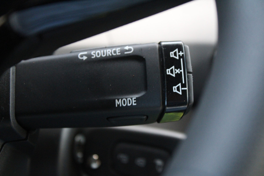 Renault Master T35 2.0 dCi 170pk L2H2 Extra - 2x Schuifdeur - Navigatie - Blind Spot - Camera - Stoelverwarming - Verwarmde voorruit - Rijklaar