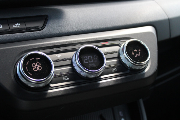 Renault Master T35 2.0 dCi 170pk L2H2 Extra - 2x Schuifdeur - Navigatie - Blind Spot - Camera - Stoelverwarming - Verwarmde voorruit - Rijklaar