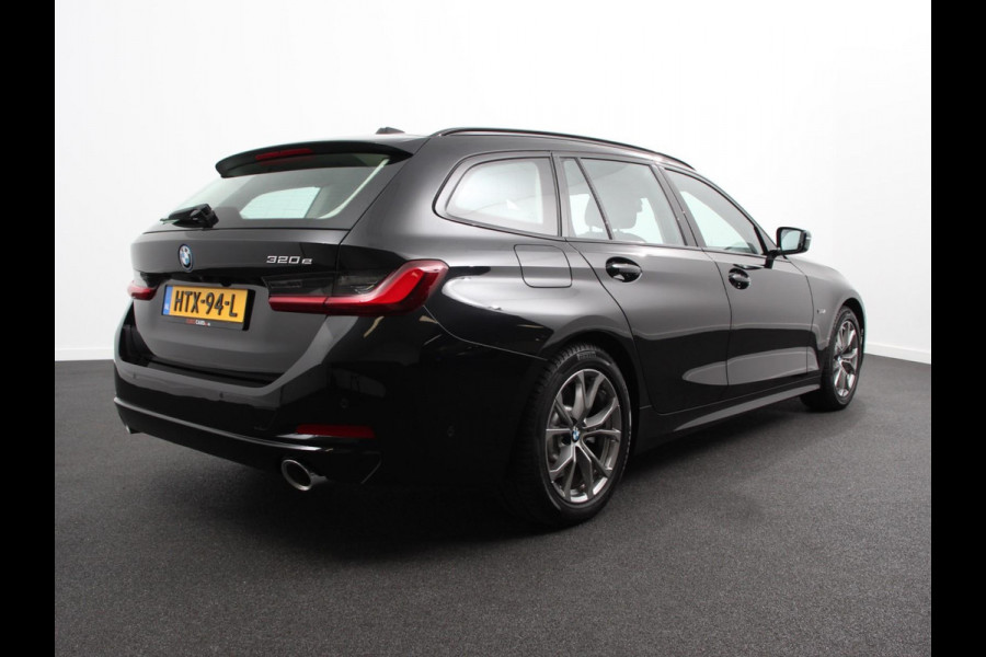 BMW 3 Serie Touring 320e Climate control Adaptive cruise control Parkeersensoren Navigatie LED Apple Carplay/ Android Auto