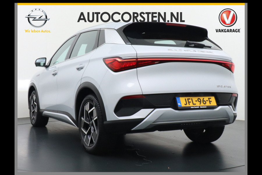 BYD ATTO 3 Design 60kWh Warmtepomp Apple Carplay Android Auto 360°Camera Panoramadak Adaptieve Cruise Control Verkeersbord detectie WiFi Warmtepomp DAB Led Rijstrooksensor Fabrieksgarantie tot 31-7-2029/150.000km Garantie op de tractiebatterij tot 31-7-2031/200.000km