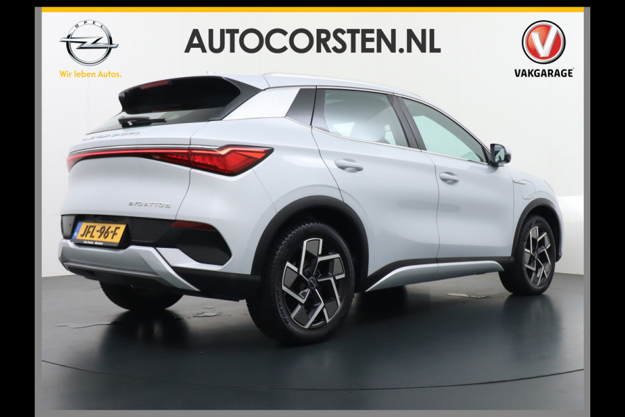 BYD ATTO 3 Design 60kWh Warmtepomp Apple Carplay Android Auto 360°Camera Panoramadak Adaptieve Cruise Control Verkeersbord detectie WiFi Warmtepomp DAB Led Rijstrooksensor Fabrieksgarantie tot 31-7-2029/150.000km Garantie op de tractiebatterij tot 31-7-2031/200.000km