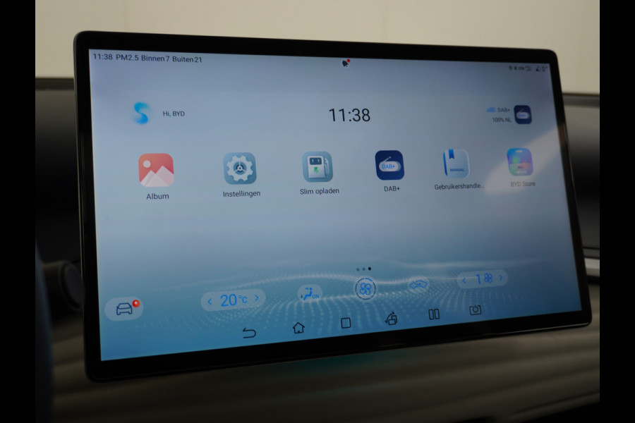 BYD ATTO 3 Design 60kWh Warmtepomp Apple Carplay Android Auto 360°Camera Panoramadak Adaptieve Cruise Control Verkeersbord detectie WiFi Warmtepomp DAB Led Rijstrooksensor Fabrieksgarantie tot 31-7-2029/150.000km Garantie op de tractiebatterij tot 31-7-2031/200.000km