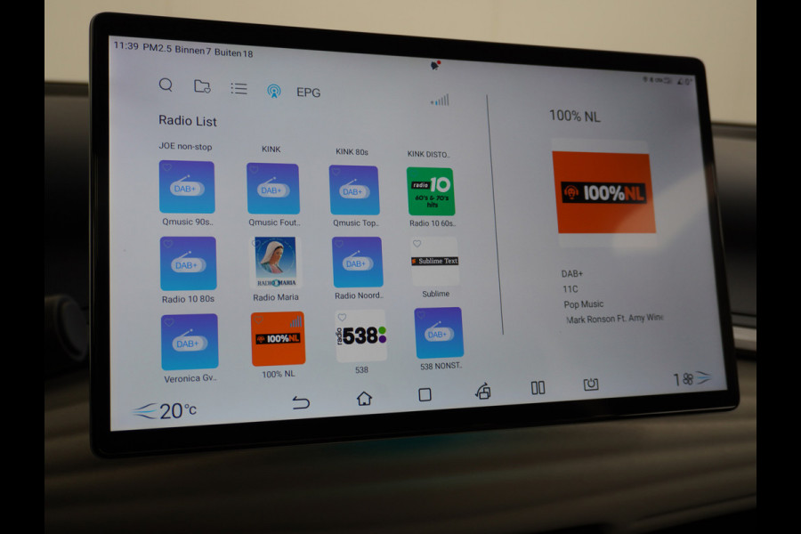 BYD ATTO 3 Design 60kWh Warmtepomp Apple Carplay Android Auto 360°Camera Panoramadak Adaptieve Cruise Control Verkeersbord detectie WiFi Warmtepomp DAB Led Rijstrooksensor Fabrieksgarantie tot 31-7-2029/150.000km Garantie op de tractiebatterij tot 31-7-2031/200.000km