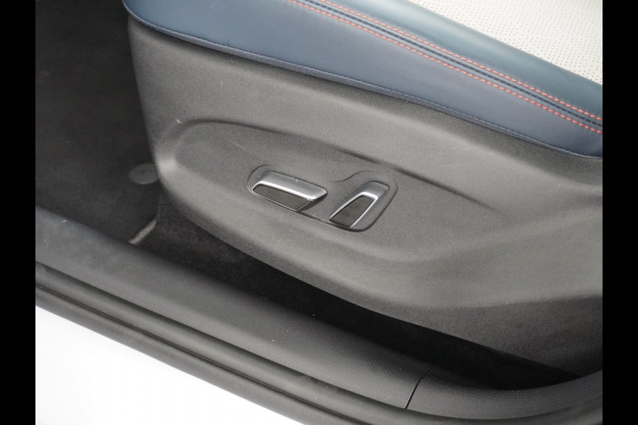 BYD ATTO 3 Design 60kWh Warmtepomp Apple Carplay Android Auto 360°Camera Panoramadak Adaptieve Cruise Control Verkeersbord detectie WiFi Warmtepomp DAB Led Rijstrooksensor Fabrieksgarantie tot 31-7-2029/150.000km Garantie op de tractiebatterij tot 31-7-2031/200.000km