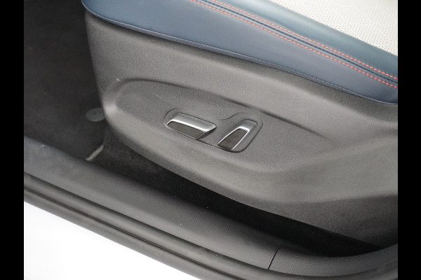 BYD ATTO 3 Design 60kWh Warmtepomp Apple Carplay Android Auto 360°Camera Panoramadak Adaptieve Cruise Control Verkeersbord detectie WiFi Warmtepomp DAB Led Rijstrooksensor Fabrieksgarantie tot 31-7-2029/150.000km Garantie op de tractiebatterij tot 31-7-2031/200.000km