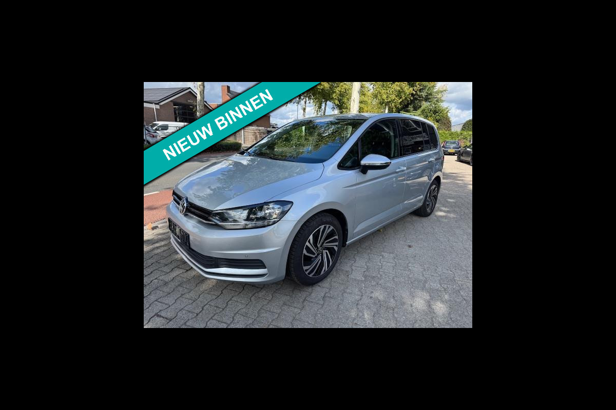 Volkswagen Touran 1.2 TSI 7persoons,clima,wegklapbare trekhaak,stoelverwarming,parkeersensoren