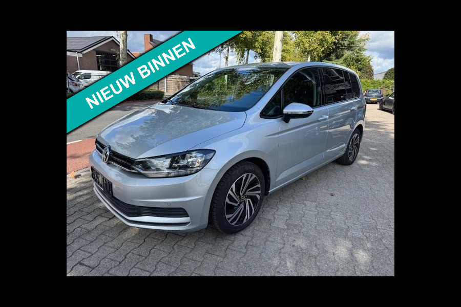 Volkswagen Touran 1.2 TSI 7persoons,clima,wegklapbare trekhaak,stoelverwarming,parkeersensoren