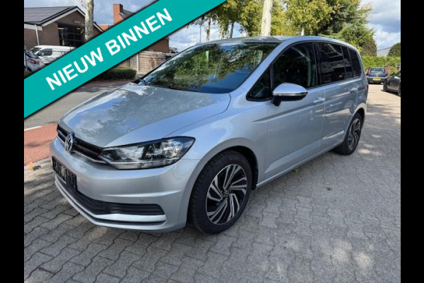 Volkswagen Touran 1.2 TSI 7persoons,clima,wegklapbare trekhaak,stoelverwarming,parkeersensoren
