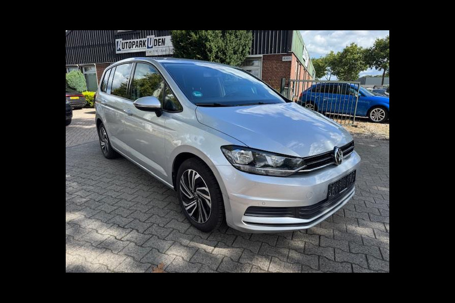 Volkswagen Touran 1.2 TSI 7persoons,clima,wegklapbare trekhaak,stoelverwarming,parkeersensoren