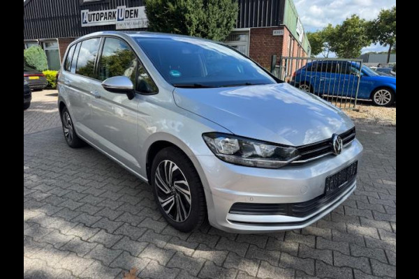 Volkswagen Touran 1.2 TSI 7persoons,clima,wegklapbare trekhaak,stoelverwarming,parkeersensoren