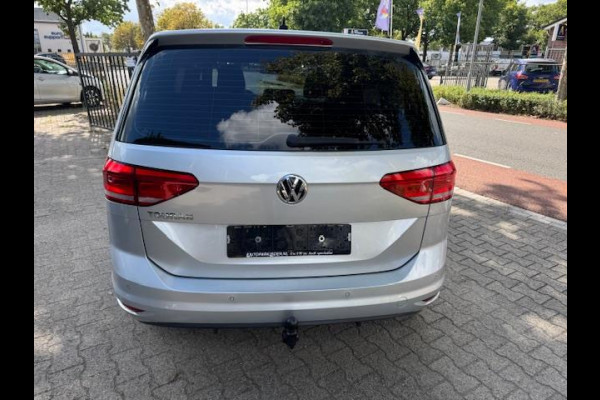 Volkswagen Touran 1.2 TSI 7persoons,clima,wegklapbare trekhaak,stoelverwarming,parkeersensoren