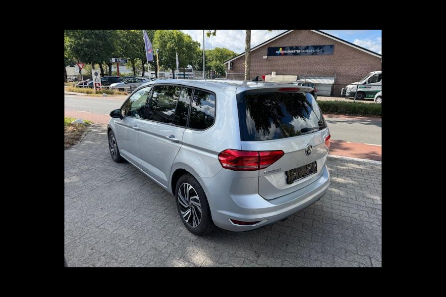 Volkswagen Touran 1.2 TSI 7persoons,clima,wegklapbare trekhaak,stoelverwarming,parkeersensoren