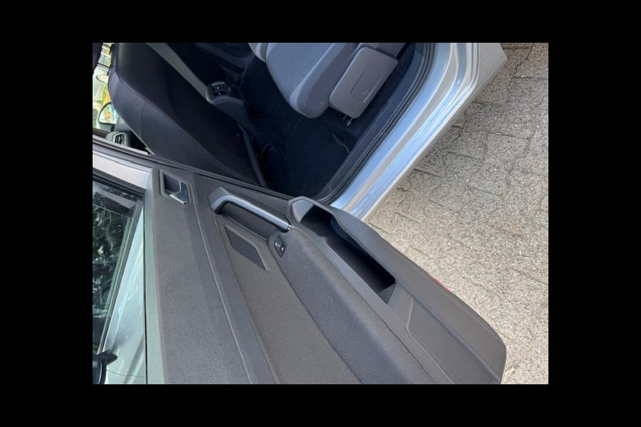 Volkswagen Touran 1.2 TSI 7persoons,clima,wegklapbare trekhaak,stoelverwarming,parkeersensoren