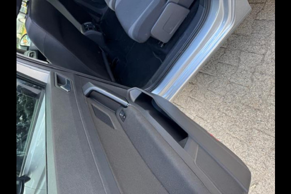 Volkswagen Touran 1.2 TSI 7persoons,clima,wegklapbare trekhaak,stoelverwarming,parkeersensoren
