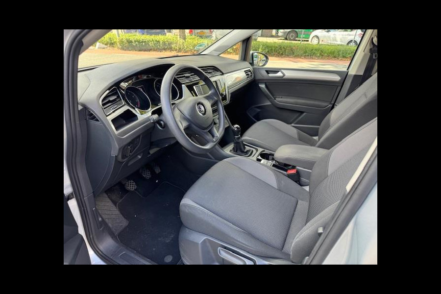 Volkswagen Touran 1.2 TSI 7persoons,clima,wegklapbare trekhaak,stoelverwarming,parkeersensoren