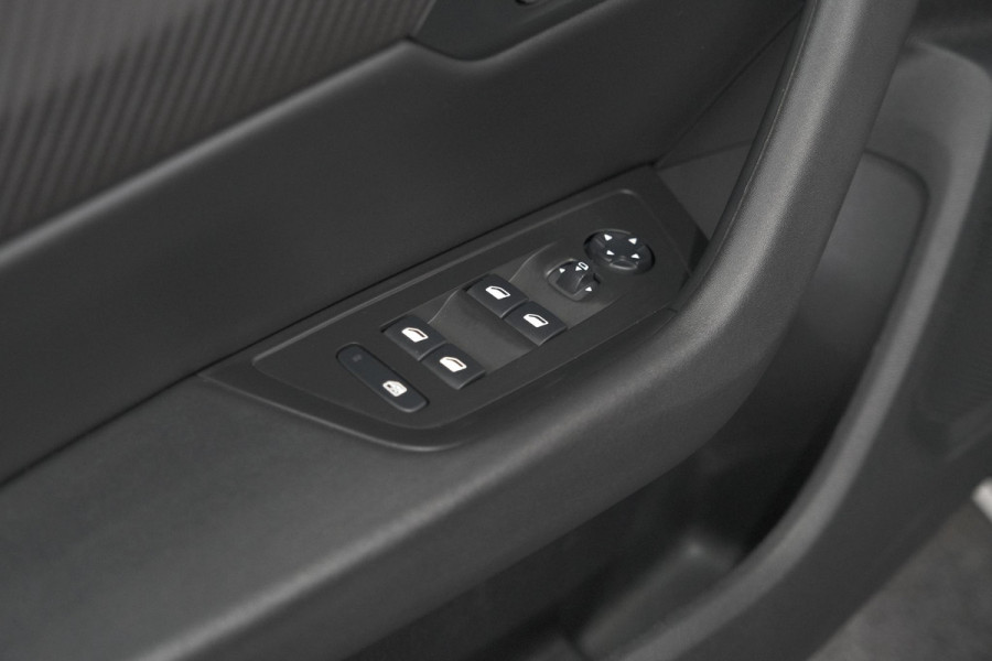 Peugeot 508 PureTech 130 EAT8 Allure Pack Business | Adaptieve Cruise Control | Camera | Apple Carplay | Elektronische Kofferklep Peugeot 508 PureTech 130 EAT8 Allure Pack Business | Adaptieve Cruise Control | Camera | Apple Carplay | Elektronische Kofferklep