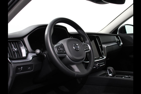 Volvo V60 2.0 B4 Momentum Climate control Cruise control adaptieve Parkeersensoren Achteruitrijd camera LED Verwarmde voorstoelen Lane assist Apple Carplay/ Android Auto