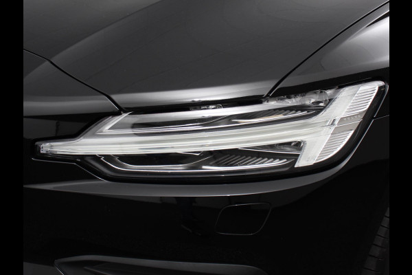 Volvo V60 2.0 B4 Momentum Climate control Cruise control adaptieve Parkeersensoren Achteruitrijd camera LED Verwarmde voorstoelen Lane assist Apple Carplay/ Android Auto