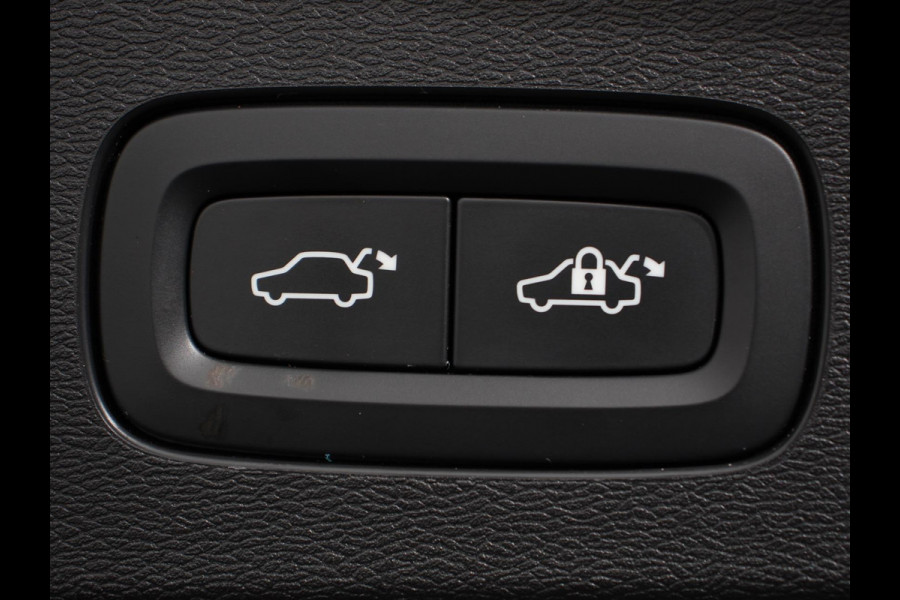 Volvo V60 2.0 B4 Momentum Climate control Cruise control adaptieve Parkeersensoren Achteruitrijd camera LED Verwarmde voorstoelen Lane assist Apple Carplay/ Android Auto