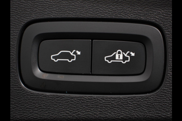 Volvo V60 2.0 B4 Momentum Climate control Cruise control adaptieve Parkeersensoren Achteruitrijd camera LED Verwarmde voorstoelen Lane assist Apple Carplay/ Android Auto