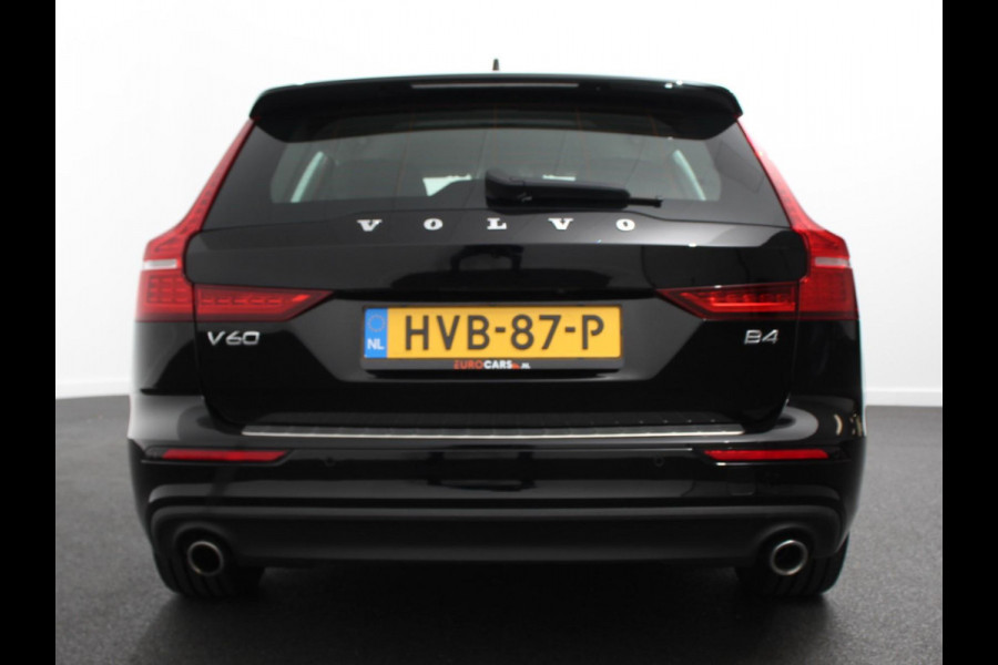 Volvo V60 2.0 B4 Momentum Climate control Cruise control adaptieve Parkeersensoren Achteruitrijd camera LED Verwarmde voorstoelen Lane assist Apple Carplay/ Android Auto