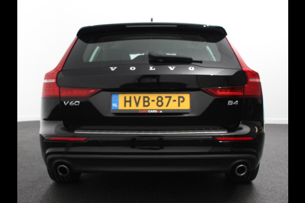 Volvo V60 2.0 B4 Momentum Climate control Cruise control adaptieve Parkeersensoren Achteruitrijd camera LED Verwarmde voorstoelen Lane assist Apple Carplay/ Android Auto
