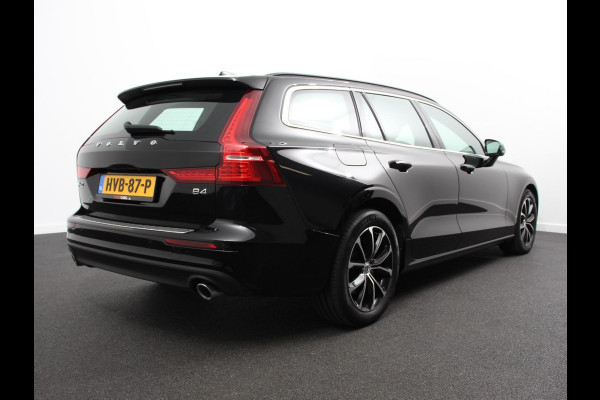 Volvo V60 2.0 B4 Momentum Climate control Cruise control adaptieve Parkeersensoren Achteruitrijd camera LED Verwarmde voorstoelen Lane assist Apple Carplay/ Android Auto